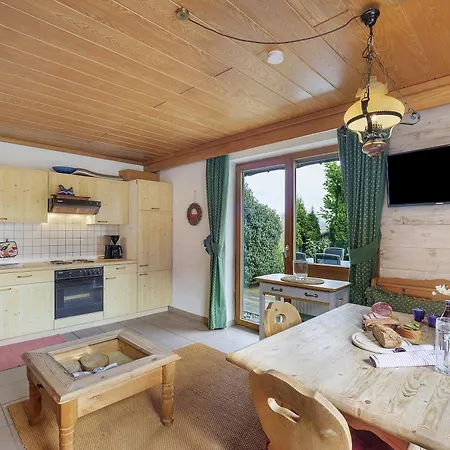 Leo Apartment