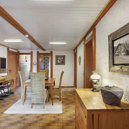 Leo Apartment